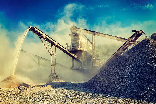 Aggregate crushing plant and stockpiles